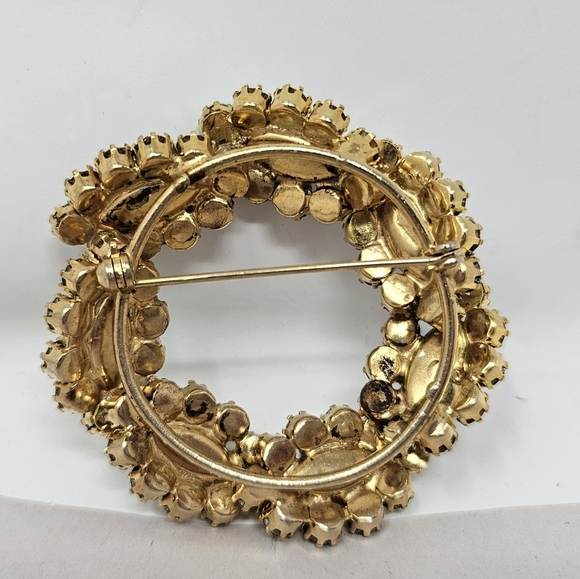 Vtg Brooch Peridot-Aurora Gem Wreath Shape Green & Clear Iridescence Rhinestones - Picture 3 of 4